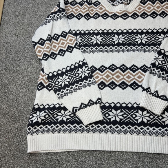 Hollister Sweater Mens Medium White Fair Isle Snowflake Knit Pullover winter - Picture 2 of 14
